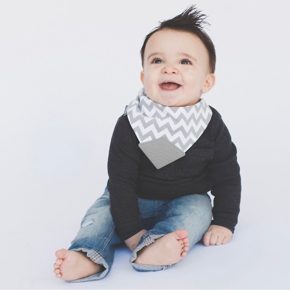 BooginHead Unisex Grey/White Chevron Teether Bib